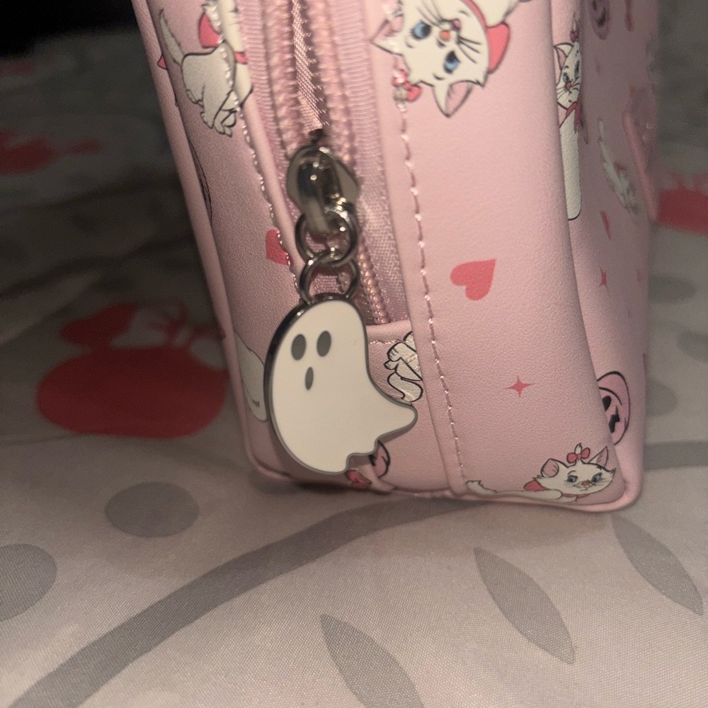 Box Lunch Marie Makeup bag - Picture 4 of 5